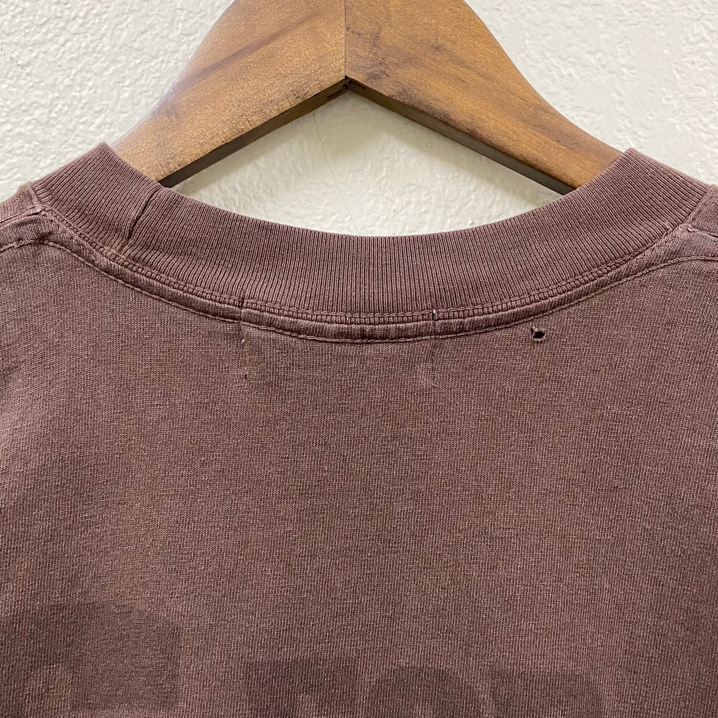 2023 billy hill cash distressed brown t-shirt